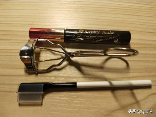 怎么用睫毛夹夹睫毛简单易学,电动睫毛夹太阳花睫毛