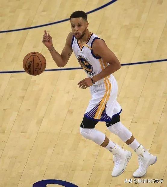 库里上脚了鸳鸯配色的战靴,他最重要的战靴原来是这双