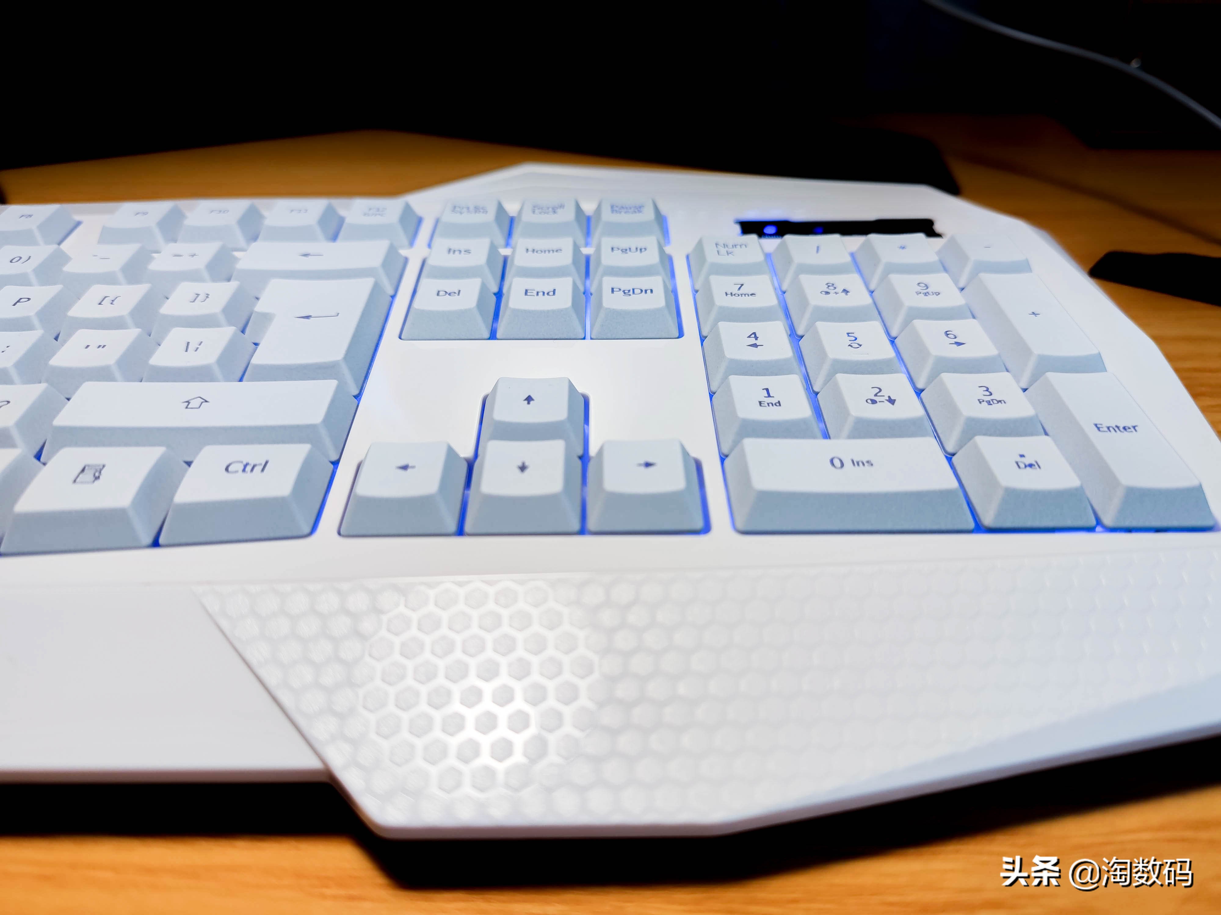 落魄侠客沦为白菜：￥69入手AULA狼蛛TGA大赛定制游戏键鼠套晒单