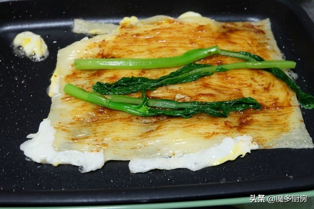 特色烤冷面街边小吃教程,在家怎么做小吃摊同款烤冷面