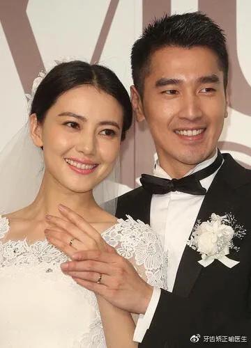 笑起来露牙龈怎么解决,笑露牙龈矫正大概得要多少钱