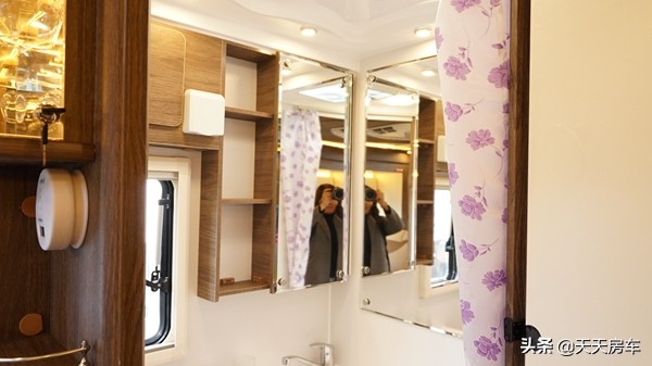 亚特尊领ST型双拓展房车大额头+奢华内饰售59.5万