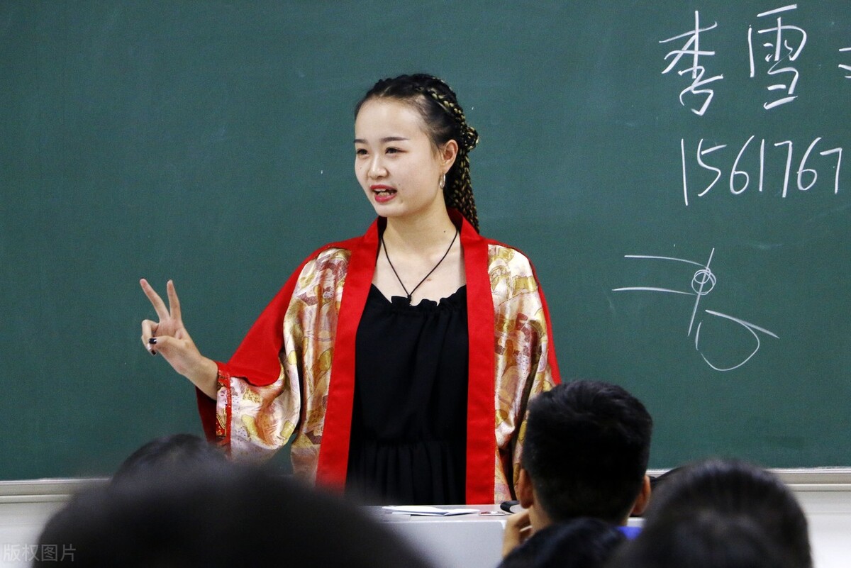 社恐大学生开学如何自我介绍,社恐怎么自我介绍初中