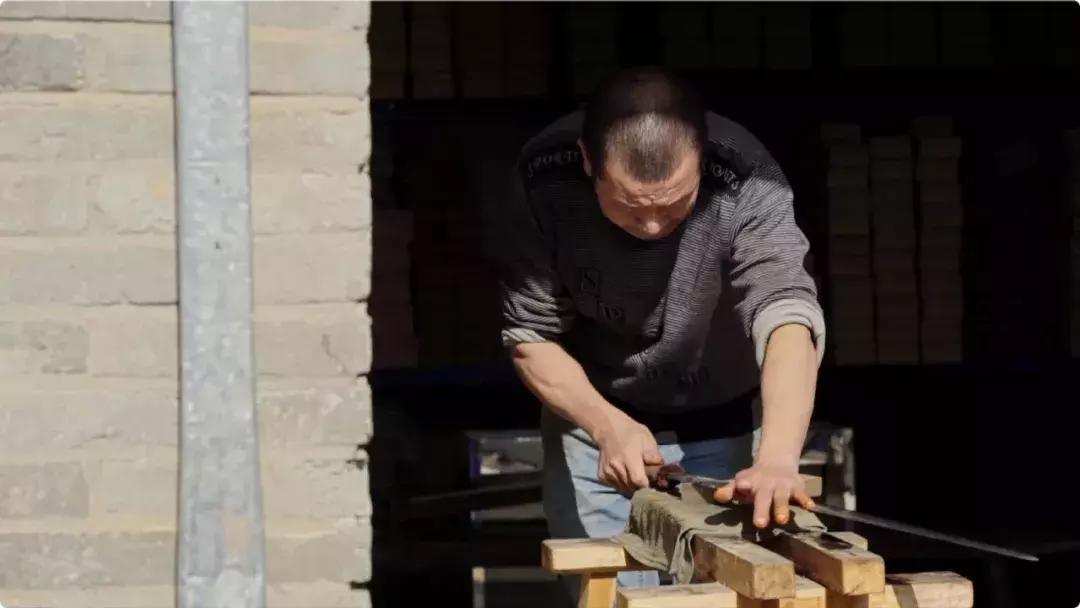 隐于青山下的铸剑人，用25年逐艺“先贤古技”