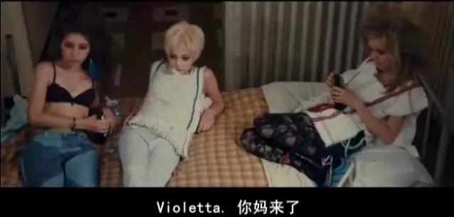 拍小孩视频事件,一个小孩被镜头拍到原视频