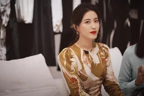 有皱纹依旧很美的女明星,皮肤松弛长皱纹的女明星