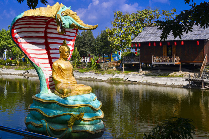 瑞丽中缅村一寨两国,云南德宏瑞丽一寨两国翡翠