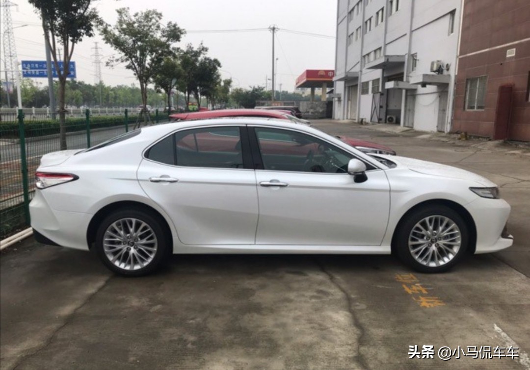 凯美瑞2.5燃油版和雅阁2.0混动指导价都是21.98万，该选谁