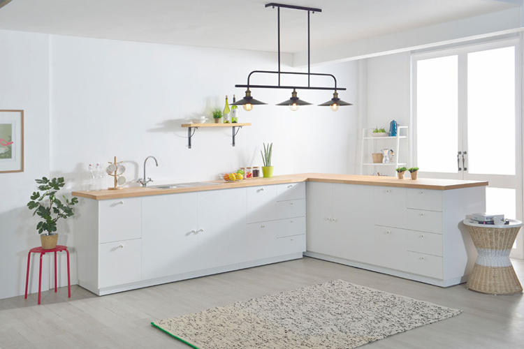 厨房实木柜门油烟去除妙招,厨房油烟熏黑怎么去除