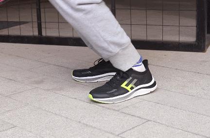 忘掉AJ！小米有品爆火跑鞋，脚感比李宁舒适，网友：国货之光