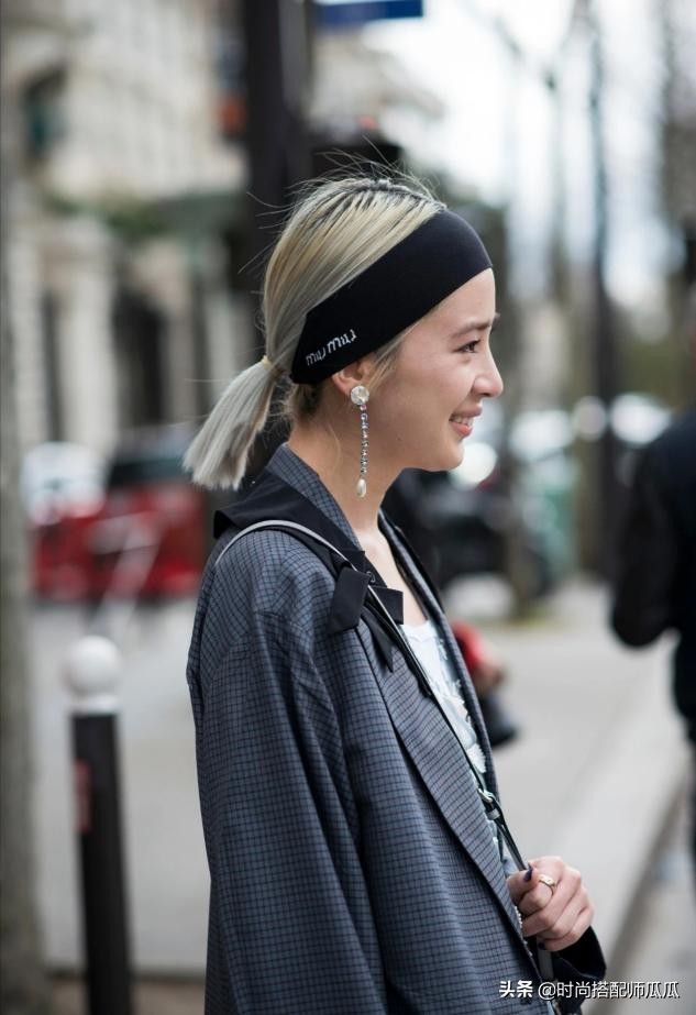 这个春天学会用“发带”凹造型,承包你一年的时髦