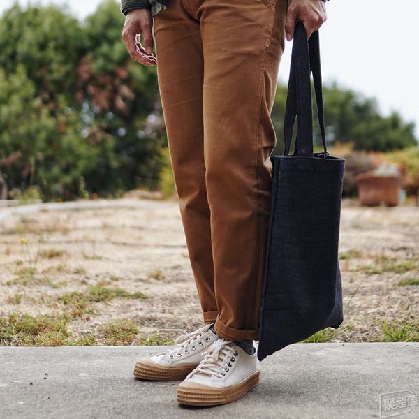 买帆布鞋要买大一号吗,vans和匡威哪双鞋适合入手