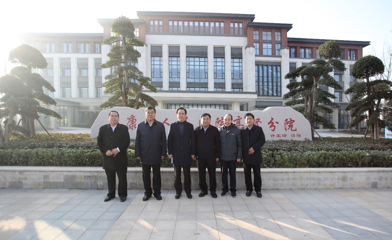 许家印回乡探望老师送房子,许家印回乡感动视频