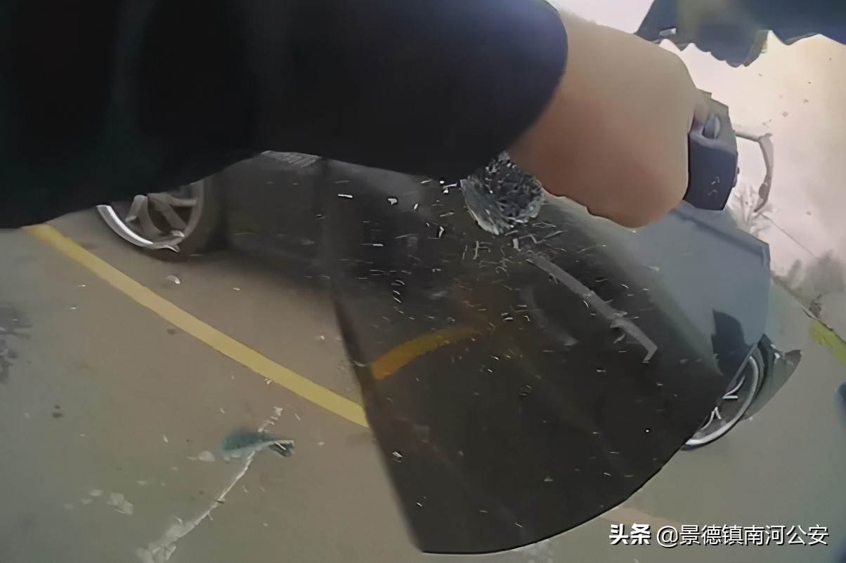 国外真实枪战火拼,美国匪徒与警察枪战视频