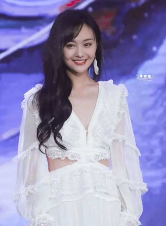 发际线秃有没有好的方法,发际线秃了一块怎么弄齐刘海