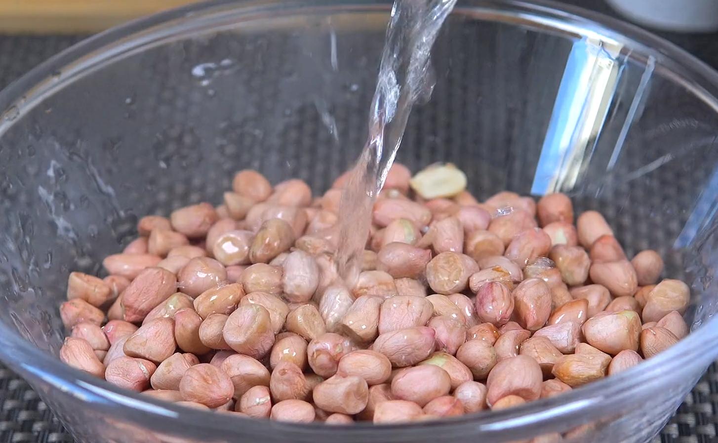 油炸花生泡醋吃可以吗有什么效果,花生泡醋的正确做法与吃法是什么