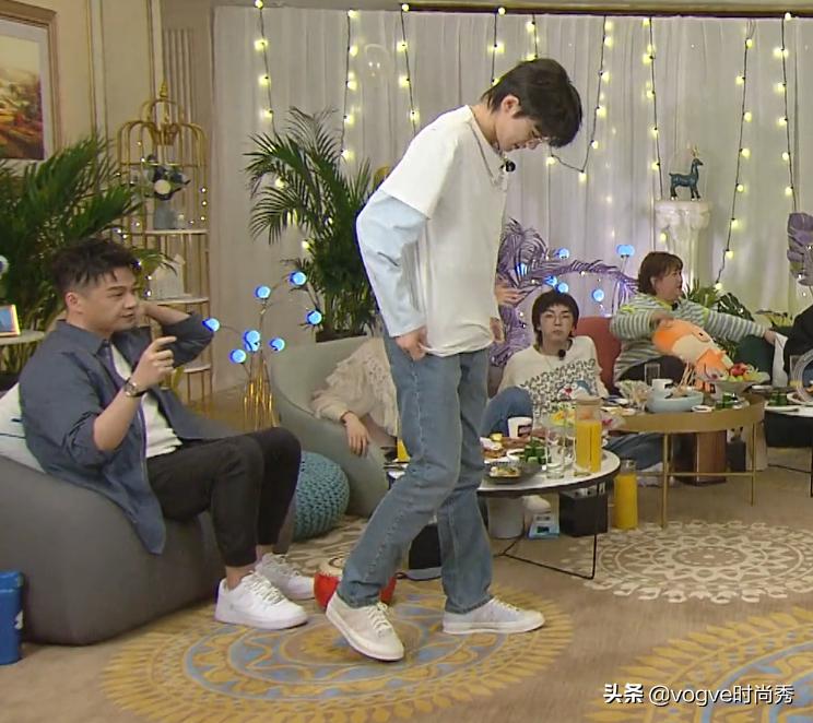 宋亚轩关晓彤跳舞惊呆兄弟,宋亚轩关晓彤跳舞花絮