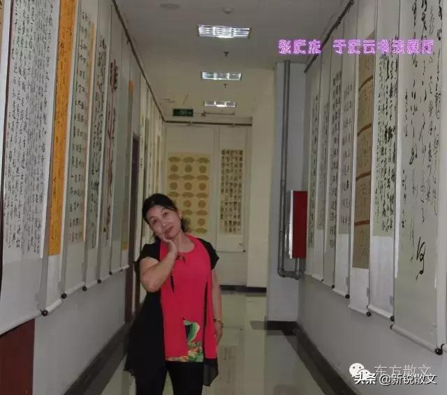 我先生是个大老粗，脾气大得像李逵，但是每次出游必须牵着我的手