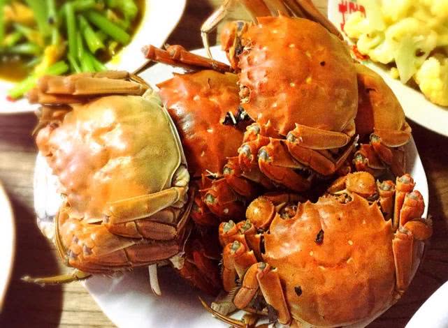 买螃蟹是早上买还是下午买便宜,买螃蟹时买到最好的螃蟹