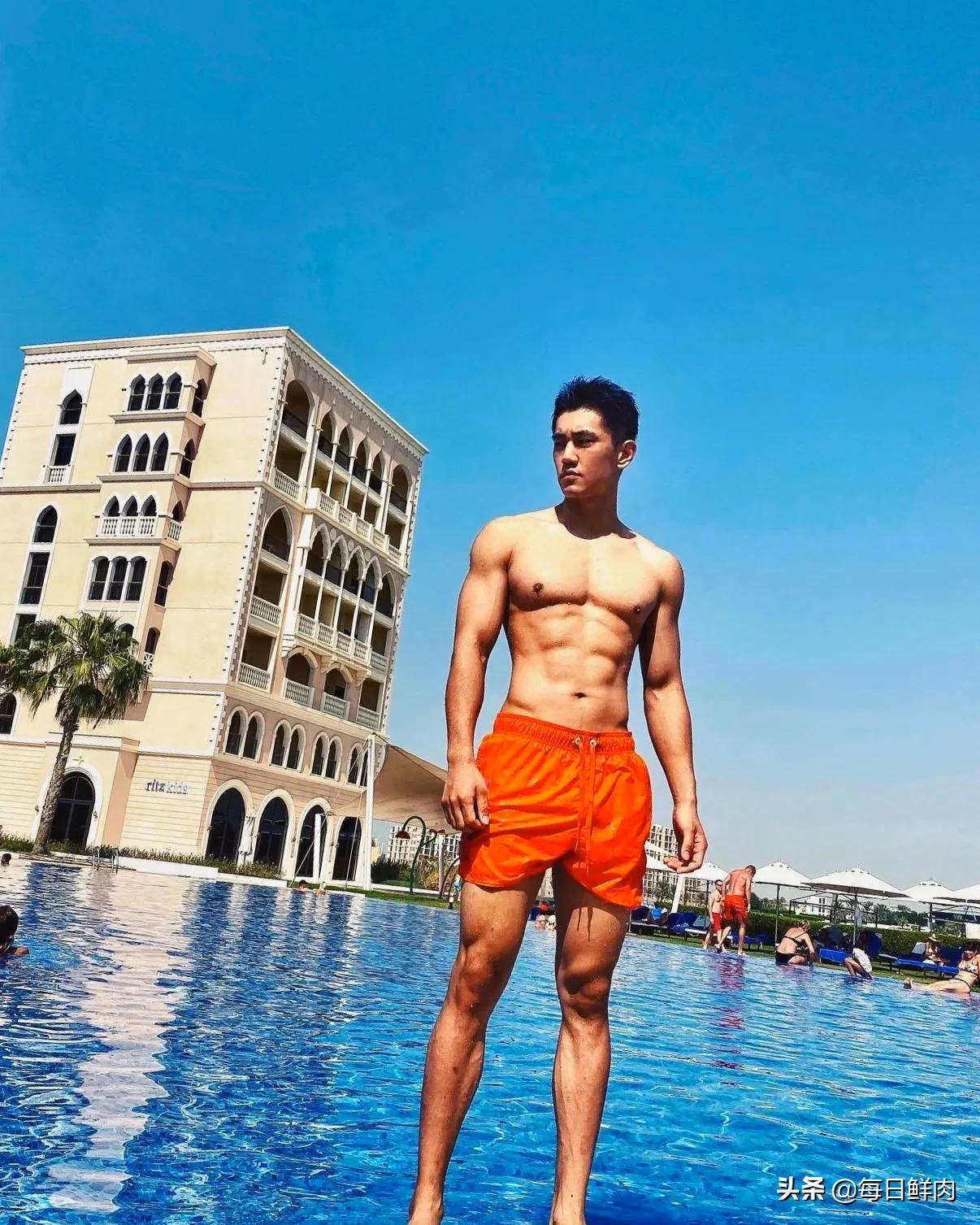 帅气知名健身教练,星健身教练