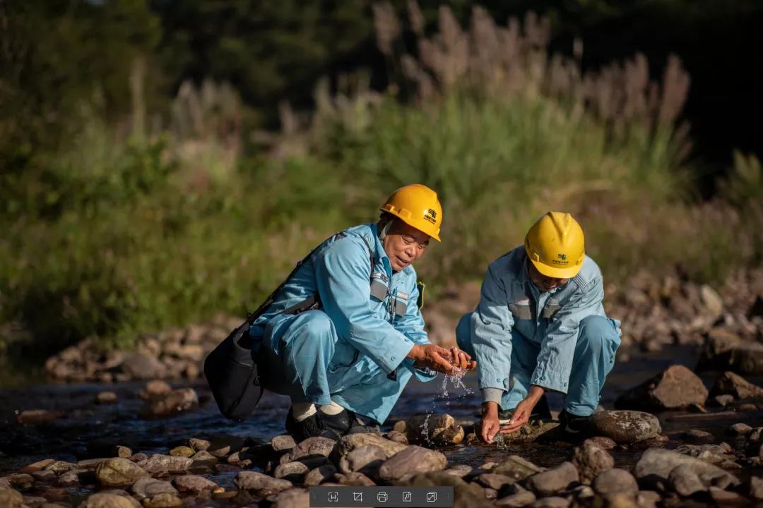 王善光:脚底有泥,心中有光
