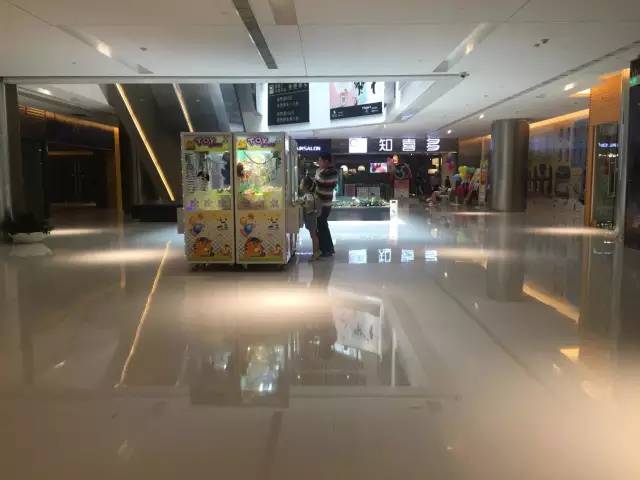 南通一大型老牌商场，曾繁华依旧受人喜爱，后生意萧条濒临倒闭