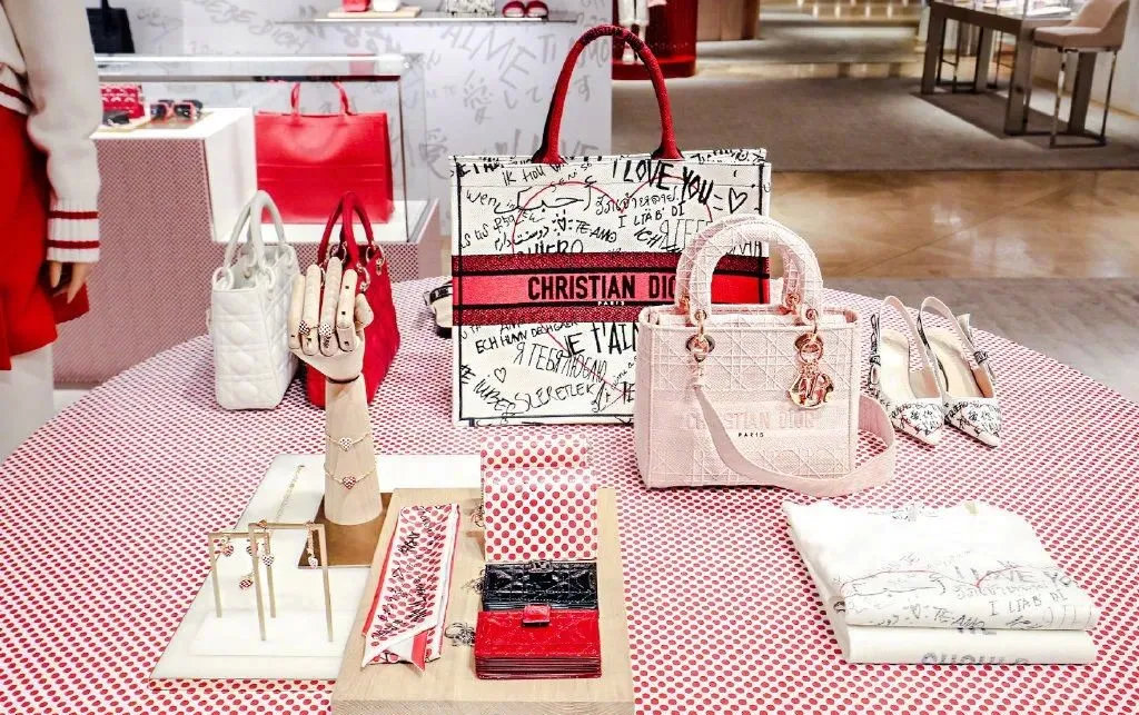 钱包推荐小众高级感白色,大牌钱包限定合集