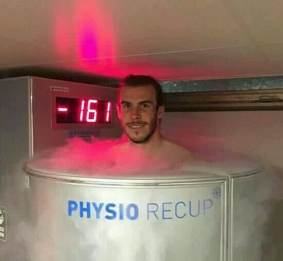 足球运动员训练完为什么要泡冰水,足球运动员冰浴零下160度是真的吗