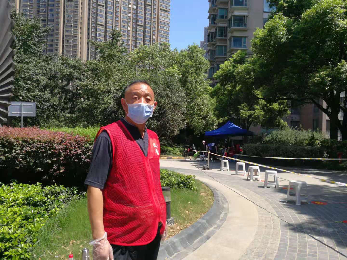 区街新闻|70多幅照片记录世茂滨江社区辖内志愿者,南京感谢你们