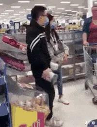 澳大利亚情侣超市买奶粉被骂,澳洲华人在超市买奶粉被骂