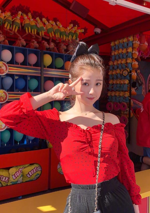 虞书欣小作妖影视合集,虞书欣穿搭可爱