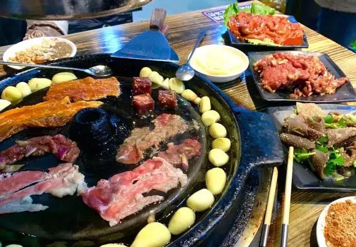 我在2018年的网红美食堆里，精挑出了这23家火爆的店给你！