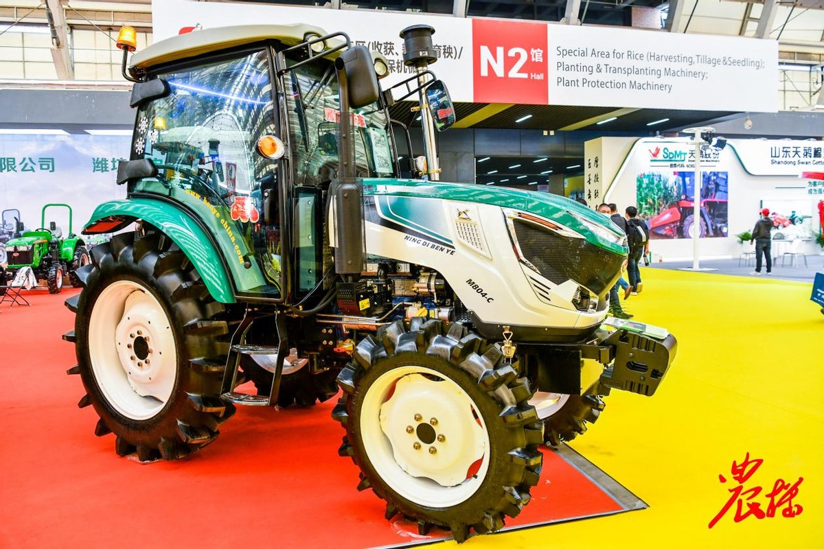 8090拖拉机多少钱一台,世界先进农机展