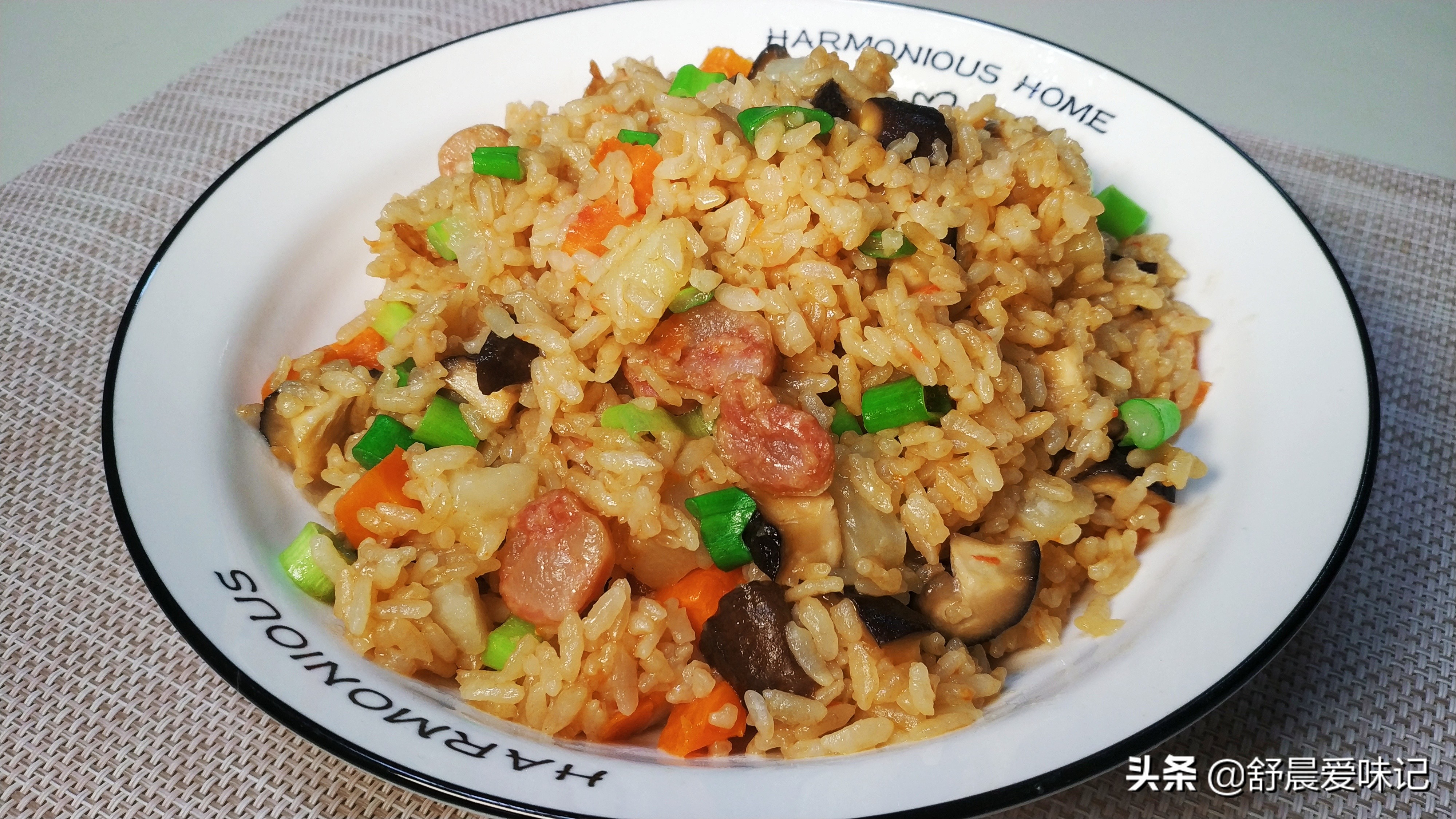 在家做“懒人饭”，有肉有菜还有饭，喷香好吃，孩子都能吃两碗