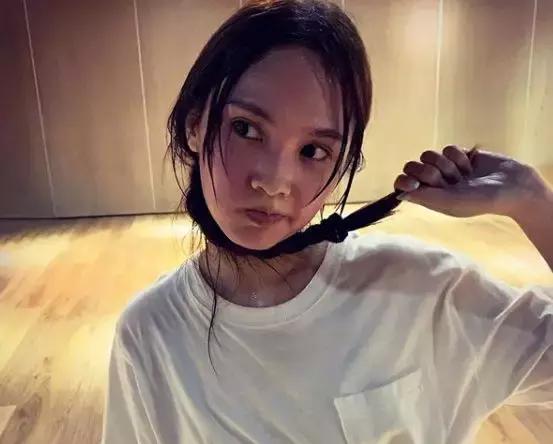 06年的杨丞琳和萧亚轩,在杨丞琳面前唱年少有为