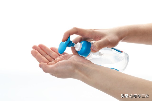 在农村被蜜蜂蛰如何快速治疗,被蜜蜂蛰肿了在农村用什么土方法