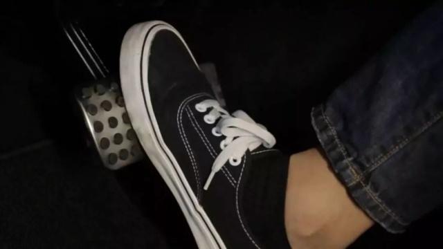 汽车在高速路上刹车失灵怎么办,高速120公里刹车失灵后续