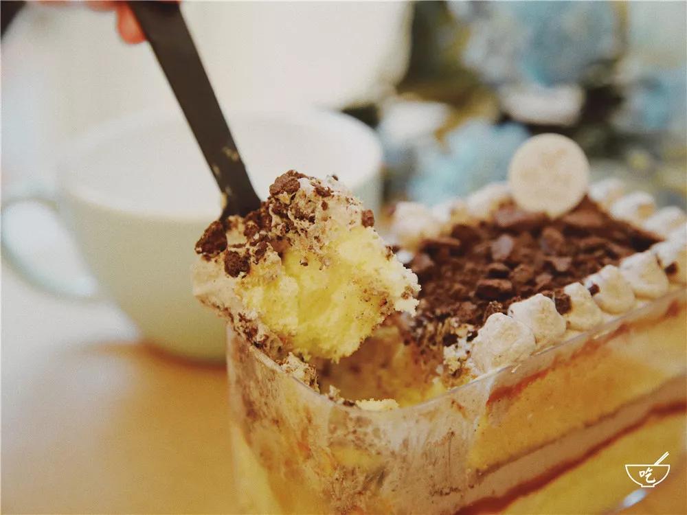 「十堰」这个85后男生开的甜品店，一口就被TA撩到！来了就赖着不想走