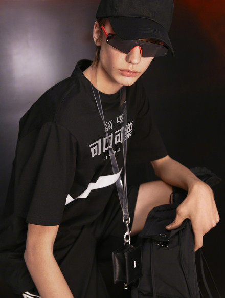 陈冠希撞衫视频,陈冠希和王一博有点像