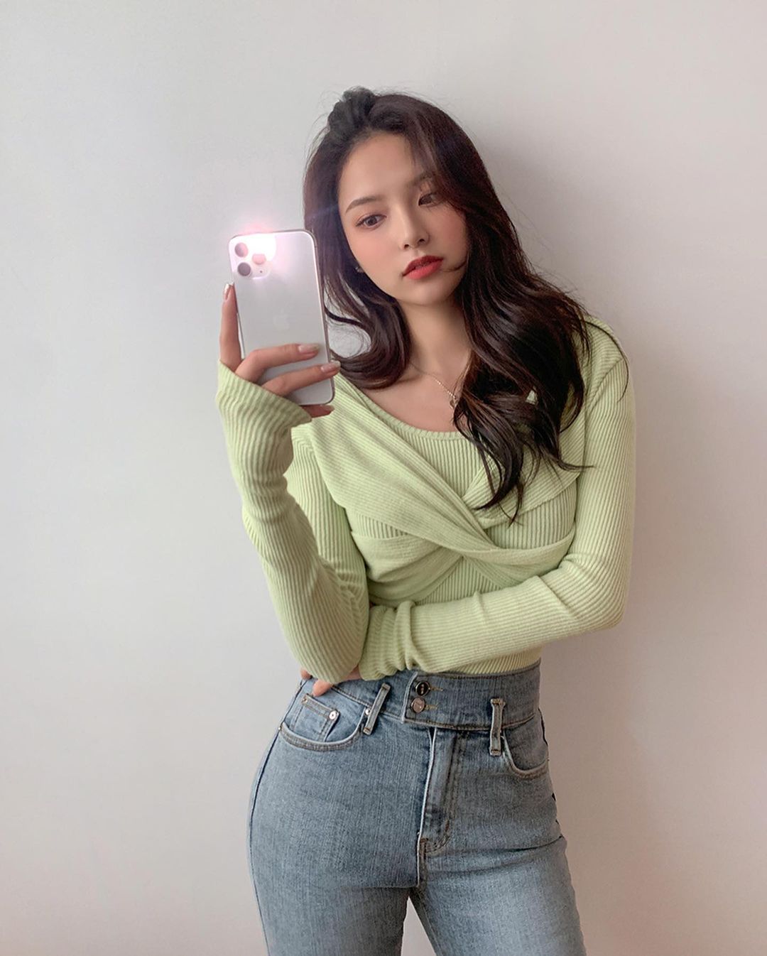 今年春夏就用「淡绿色」来点缀!带你看韩国热销的春绿新品