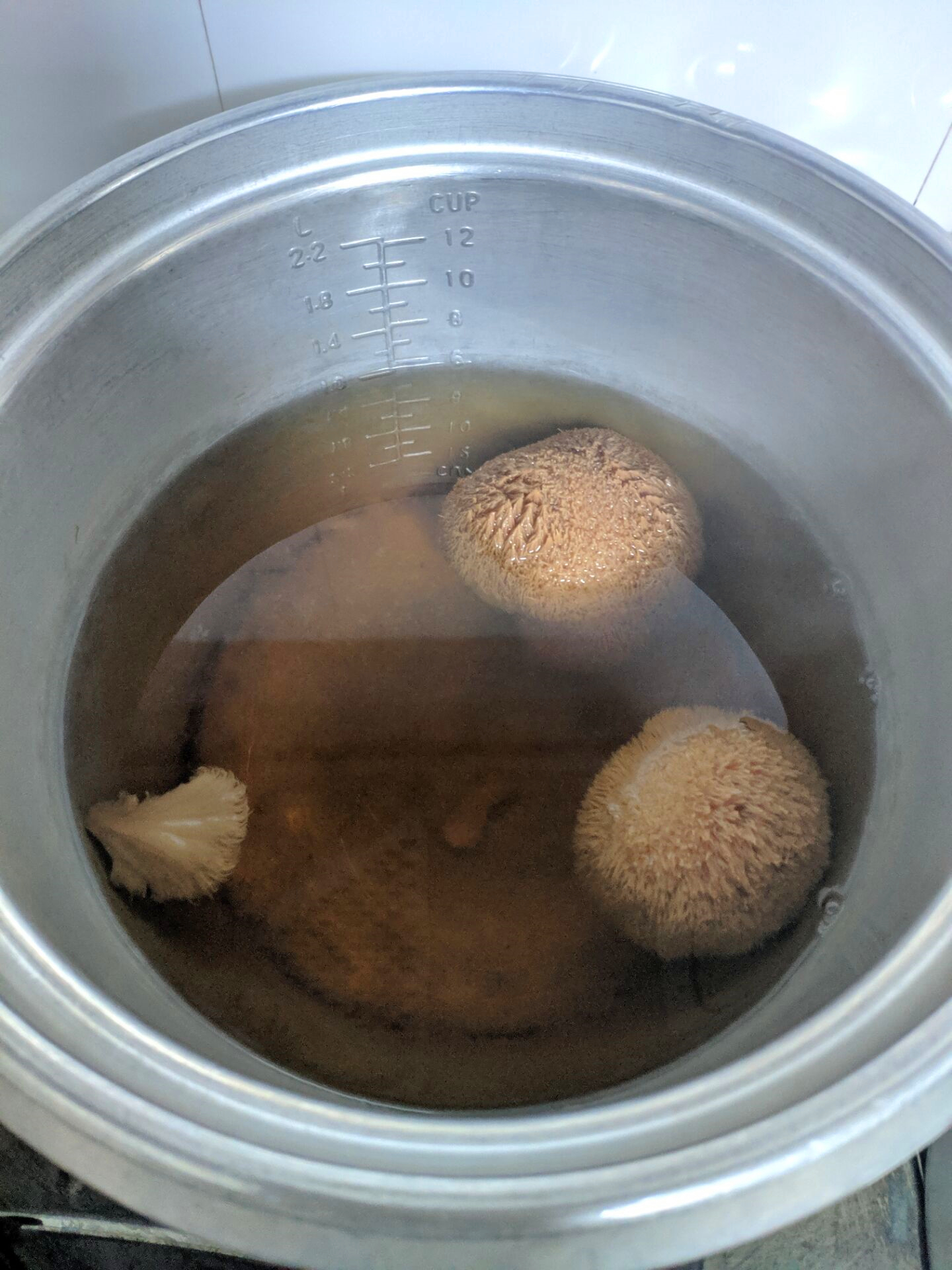 秋天吃肉不如吃这道菜,猴头菇山药土鸡汤的做法