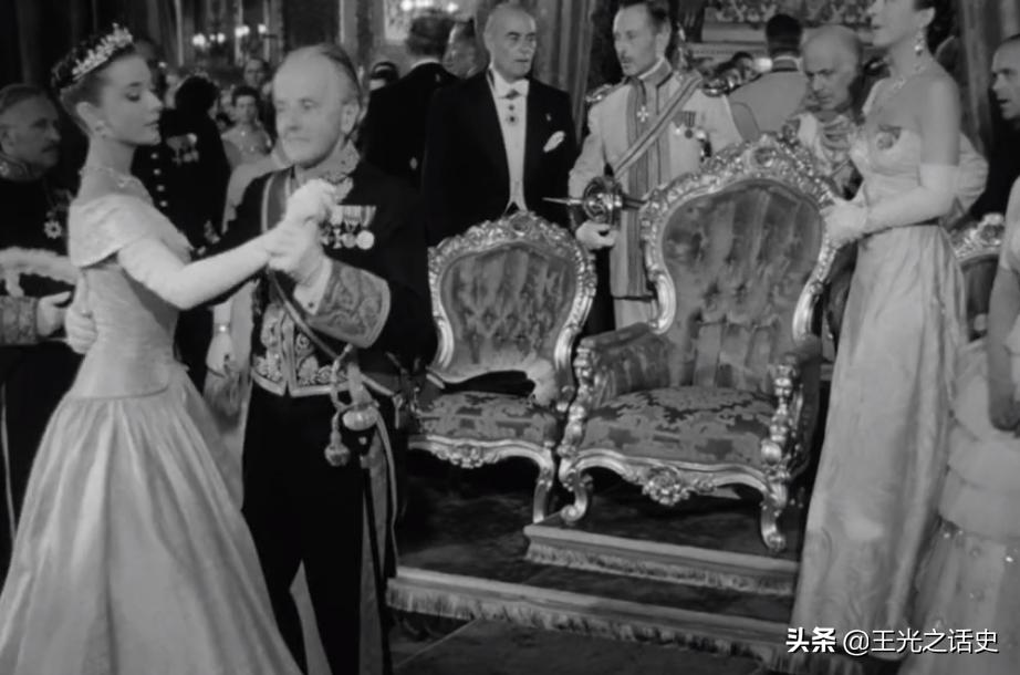 奥黛丽赫本成熟时期电影简介,1953年赫本《罗马假日》