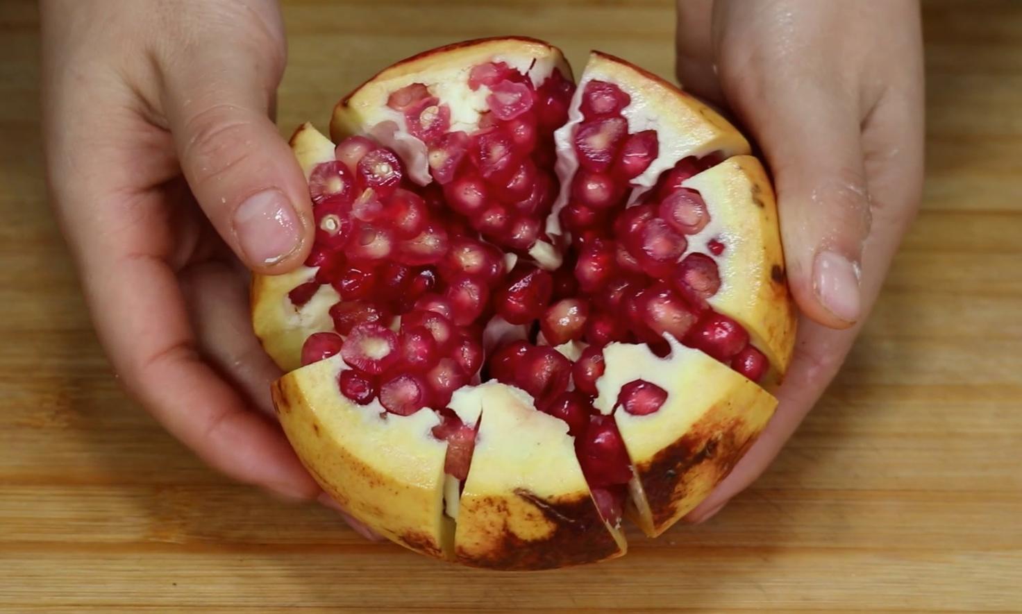 剥石榴最好的办法不会破,剥石榴不弄到手的方法