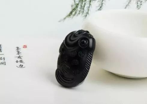 深黑色的玉石有哪些,黑色玉石都有哪些