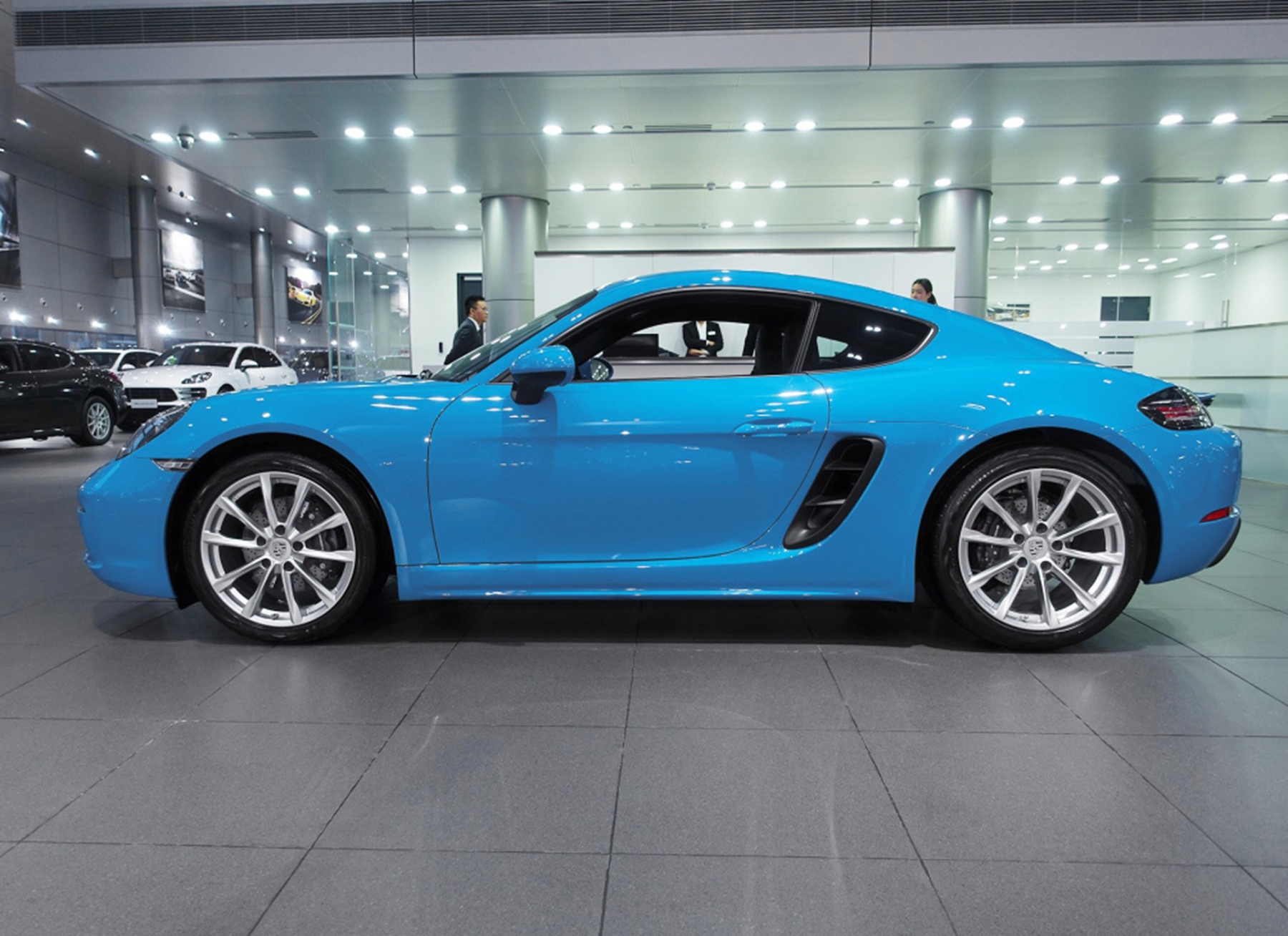 男子花六万买保时捷718,男子花7万块钱买保时捷