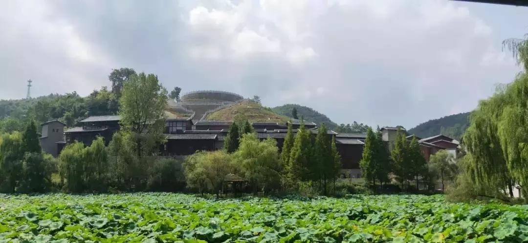 贵阳乌当小镇时代提速，康养文旅一起到，这所大学更叫好