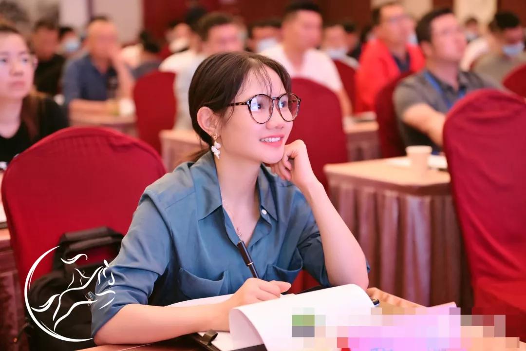 大鼻头小眼睛女生怎么变美,大方脸逆袭小脸的技巧