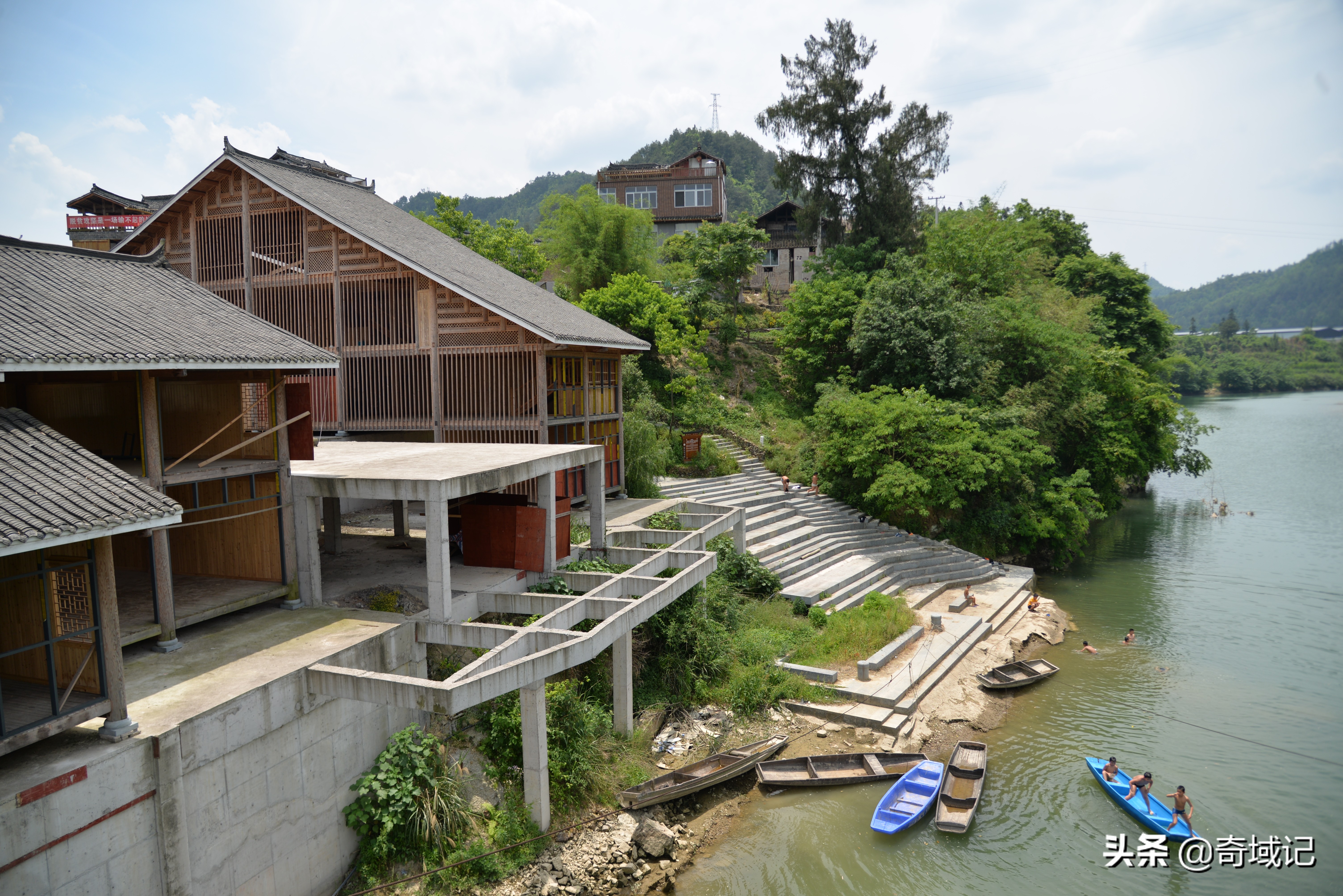 贵州苗族最长独木龙舟赛视频,贵州黔东南龙舟长滩