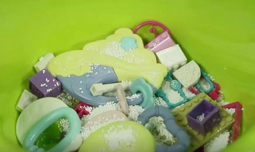 解救懒癌晚期的洗衣神器！衣服泡一泡就干净，白衬衫也不用死命搓