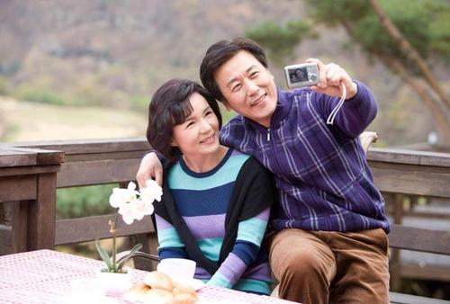 50岁的女人更年期怎样度过,50岁女人到了更年期怎么办